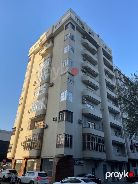 Satılır 5 otaqlı yeni tikili 240 m² — Bakı