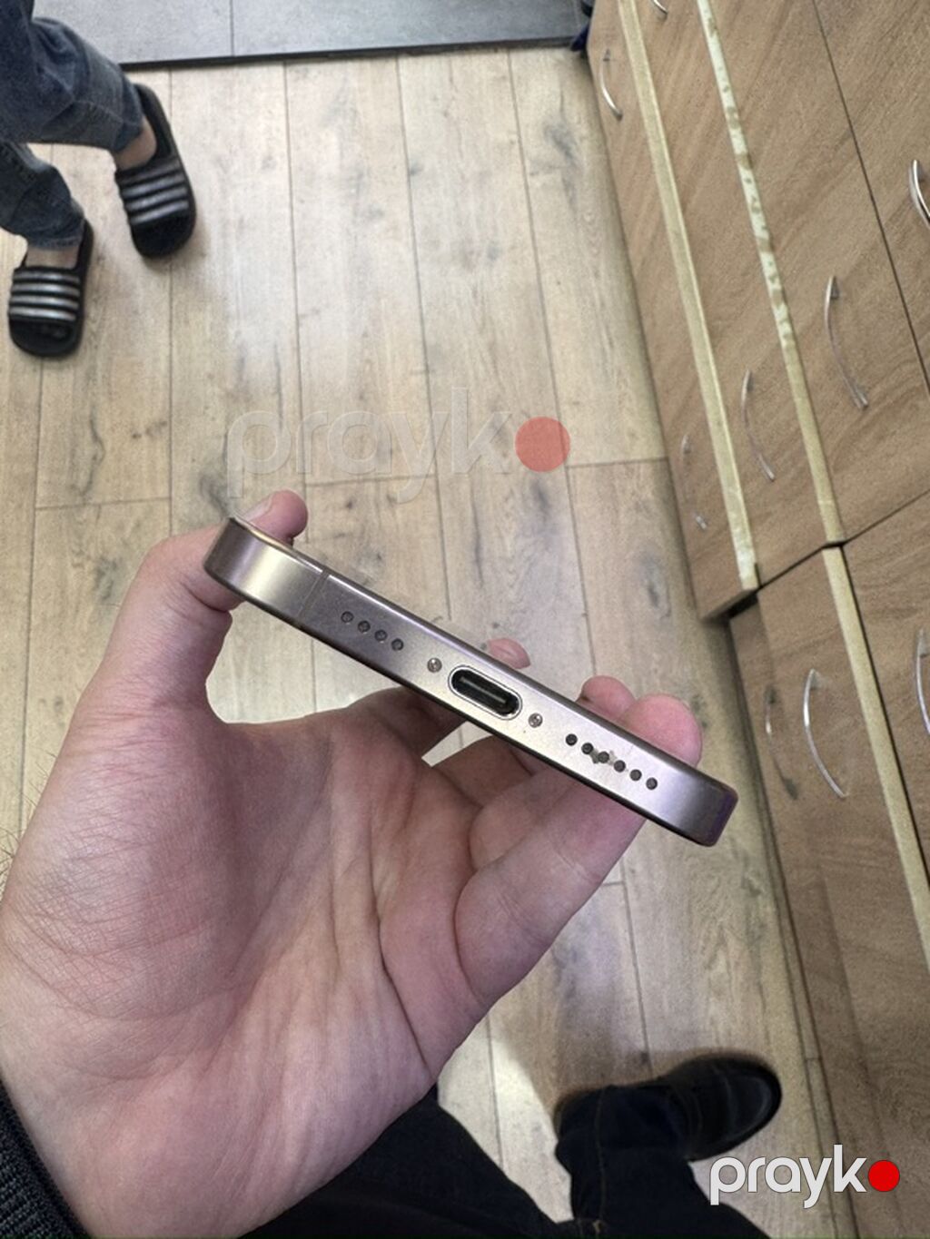 IPhone 16 Pro Max, 256 GB, Qızılı, Simsiz şarj — Apple iPhone, Bakı (4)