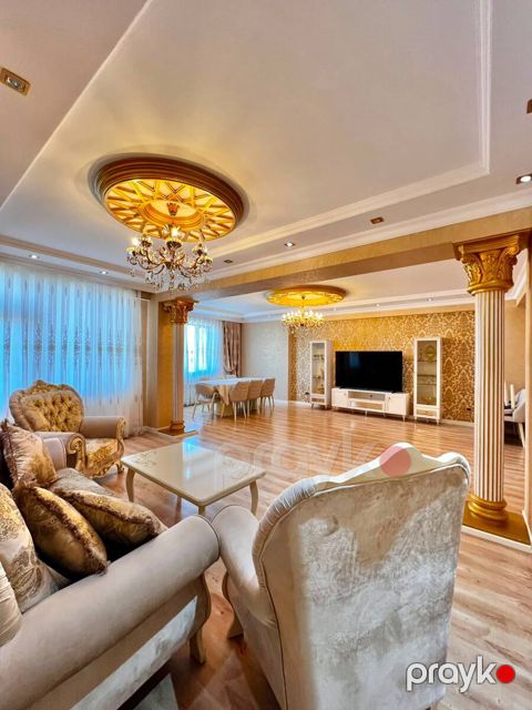 İcarəyə verilir 6 otaqlı yeni tikili 270 m²