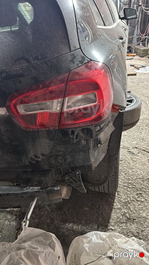 Mercedes GLA 250 stop işıqları — Bakı