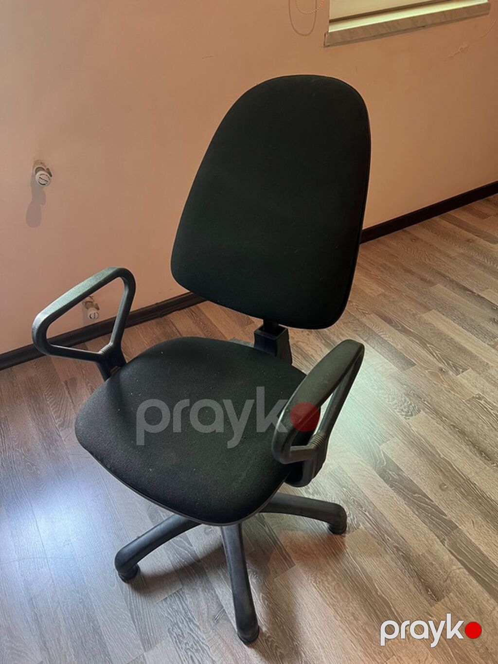 Yaxsi vezyetde demey olarki islenmiyib — Ofis mebeli, Bakı (2)