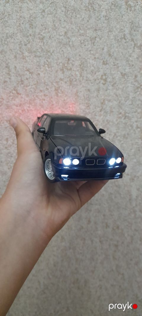 Bmw m5 e34 1:24 Ölçü Model Təzədir Səsli və işıqlı Hər yeri açılır — Bakı