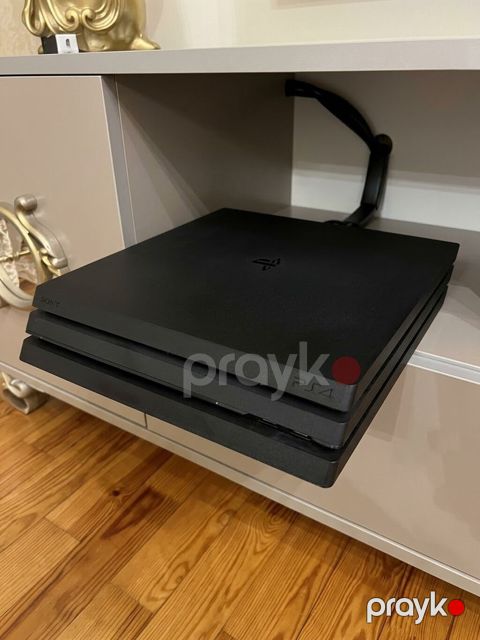 Playstatıon 4 PRO — İdeal Vəziyyətdə Az işlənmiş PS4 Pro satılır — Bakı