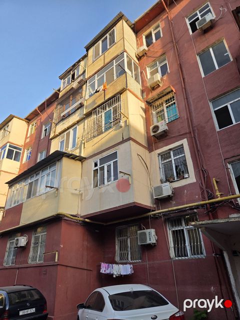 Satılır 2 otaqlı köhnə tikili 55 m² — Bakı