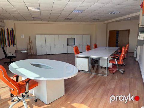 İcarəyə verilir 5 otaqlı ofis 250 m²