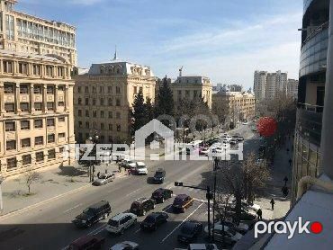 Satılır 4 otaqlı mənzil Yasamal rayonu Bakı şəhəri, Yasamal rayonu, Nizami metrosunun yanı — Bakı