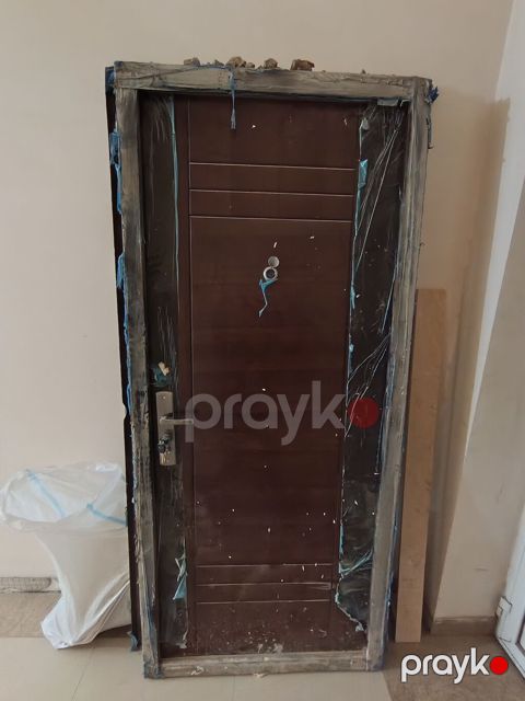 İşlənmiş giriş qapısı satılır Qəşəng işlənmiş, görünüşü səliqəli və — Bakı