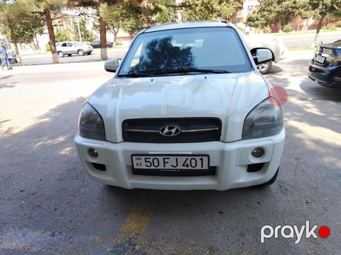 Hyundai Tucson, ağ rəngli kompakt SUV. Texniki və xüsusiyyətlər — Bakı