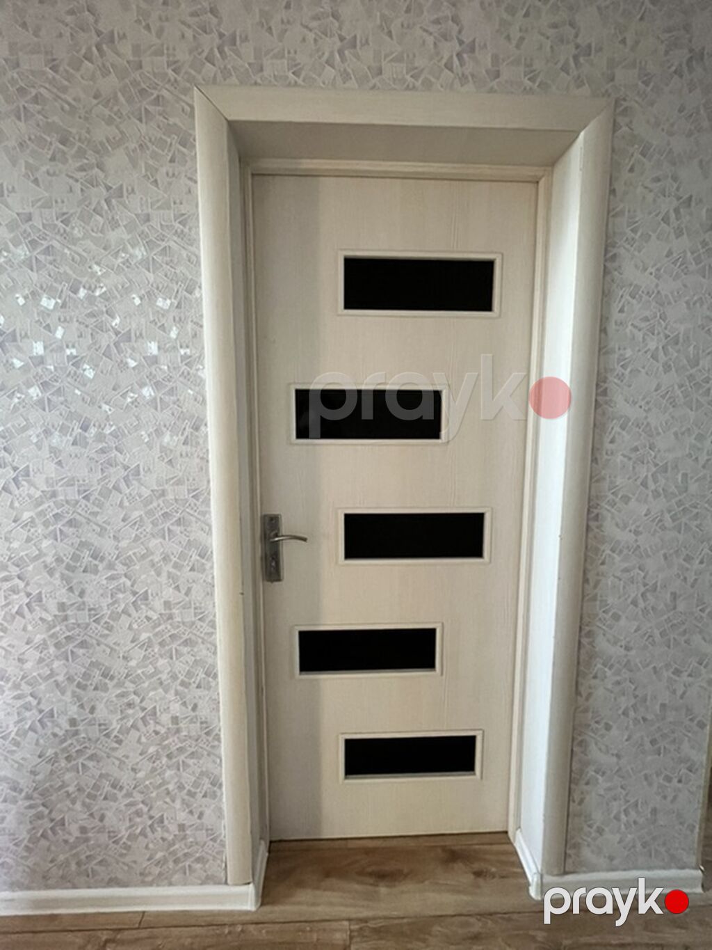 Ağ-açıq palıd tonlarında interyer qapısı 2 ci əl 5ədəddir normal — Pəncərələr, qapılar, balkonlar, Bakı (3)