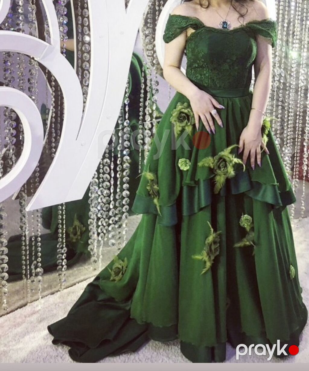 Zəngin zümrüd-yaşıl rəngdə, off-shoulder ziyafət geyimi. Üst hissə — Axşam paltarları, Xırdalan (2)
