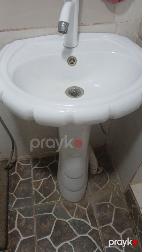 Ayaqüstü hamam lavabosu və.tezeden he bir ferqi yoxdu.alindi yeke — Digah
