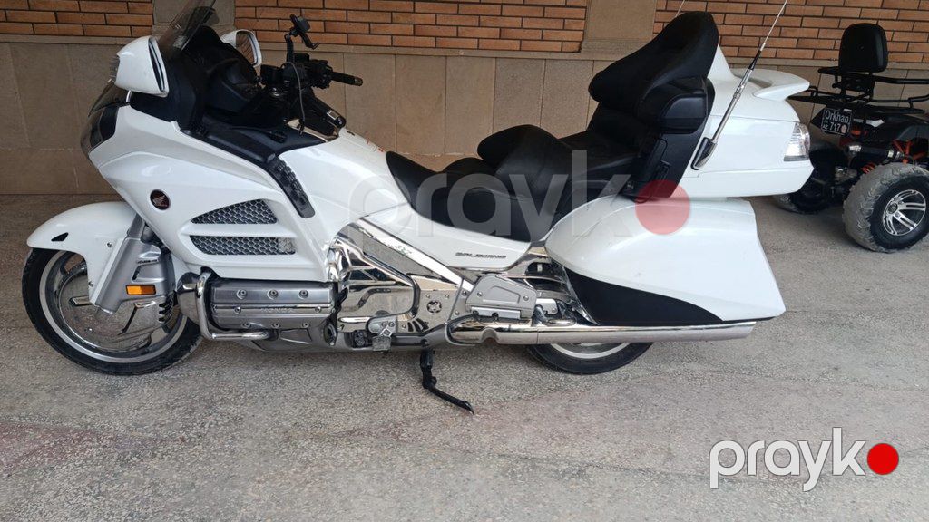 Honda Gold Wing GL 1800, 1800 sm3, 2016 il, 15 500 km — Motosikletlər, Bakı (4)