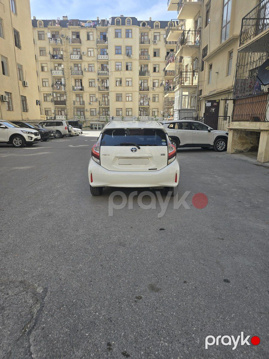 Toyota Aqua, 2017 il icarəsi — Avtomobil icarəsi, Bakı (3)