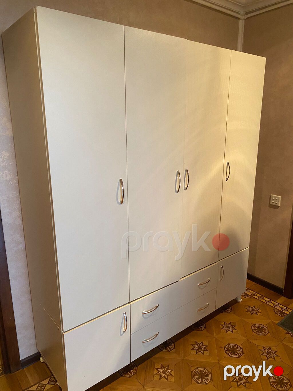 1 aydi alinib yeni kimidi 4 qapilidi ehtiyyat olmadiqi ucun satilir — Şkaflar, Bakı (3)