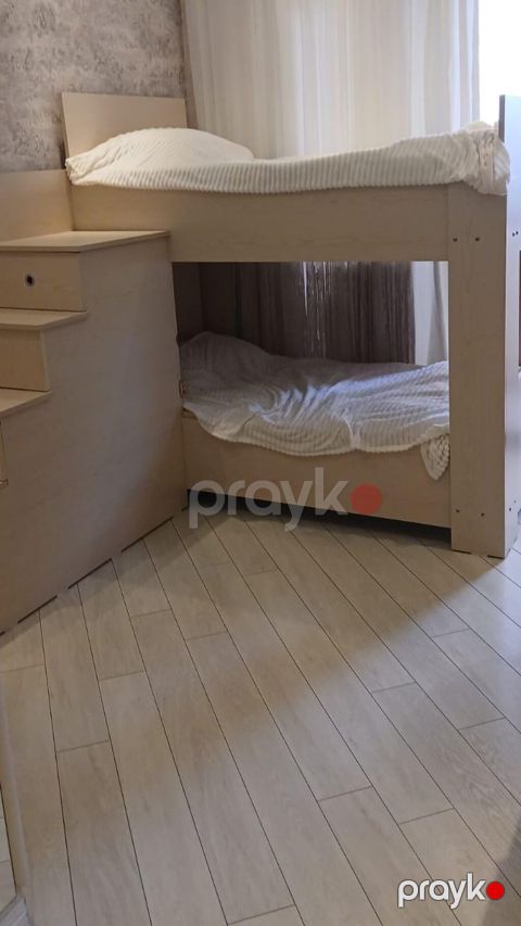 Tehi İki mertebe kravat. 200azn. Ölcü 90 1.75sm. Matras var ünvan — Mehdiabad