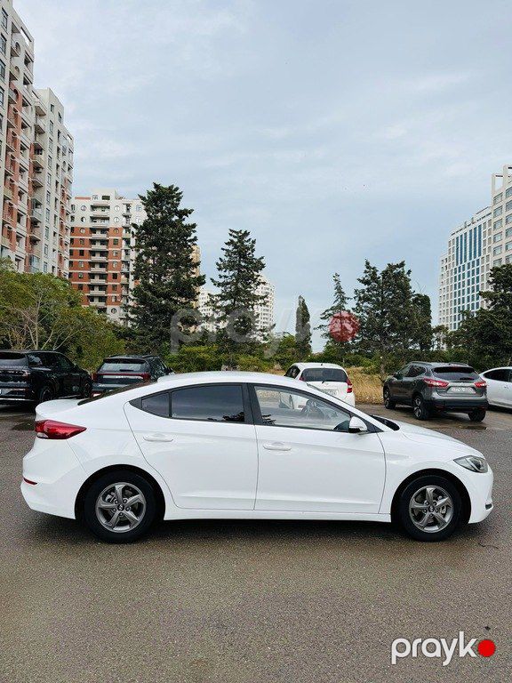 Hyundai Avante, 1.6 L, 2016 il, 246 000 km — Avtomobillər, Bakı (4)