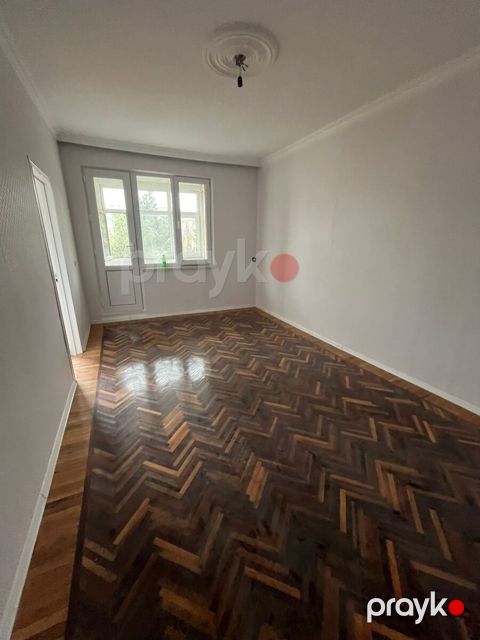 Satılır 3 otaqlı köhnə tikili 68 m² — Bakı