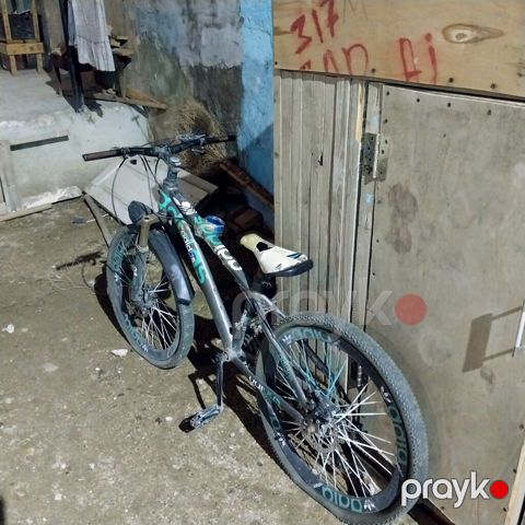 satılır sadece teker bosalıb günün altında qalıb bide — Digah