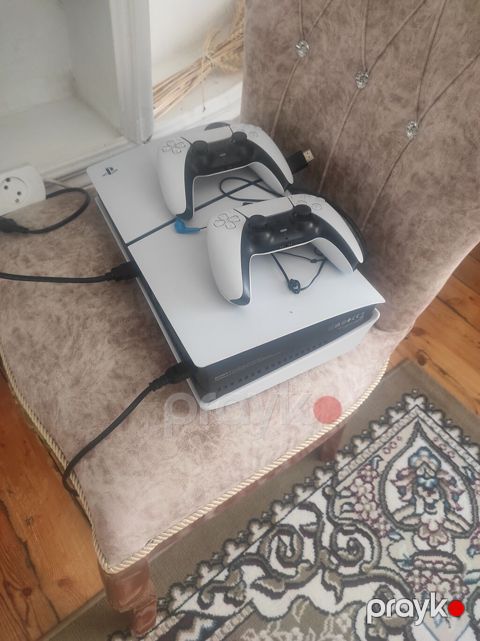 Sony PlayStation 5 oyun konsolu - Model: CFI-2016 (etiket üzərində — Bakı
