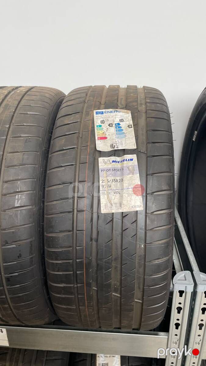 Michelin şinləri 245/45 R20 — Ehtiyat hissələri və aksesuarlar, Bakı (2)