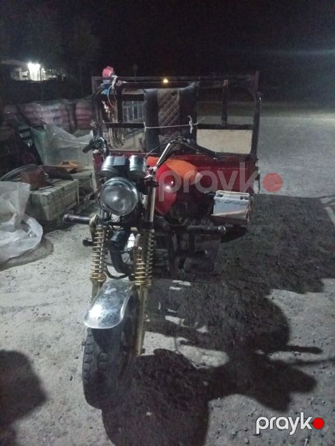 Yükdaşıma üçün üçtəkərli motosiklet (trike) - Güclü ön far və ikili — Neftçala