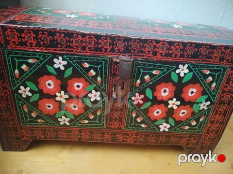 Sandıq satılır teze kimidi. 30 AZN. Ünvan Gəncə ş — Gəncə