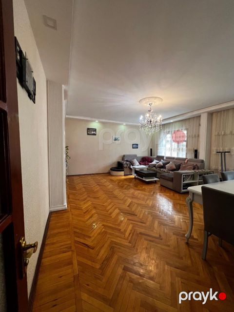 Satılır 5 otaqlı köhnə tikili 130 m² — Bakı
