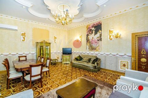 İcarəyə verilir 5 otaqlı köhnə tikili 204 m²