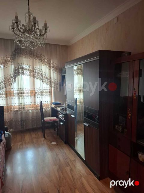 Satılır 4 otaqlı köhnə tikili 120 m² — Bakı