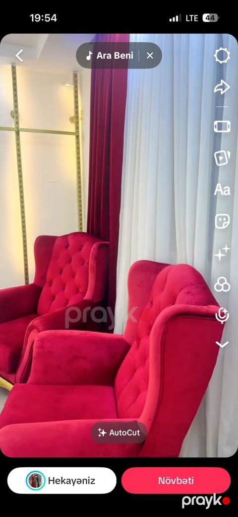 Qırmızı velür kreslo – klassik “wingback” dizayn - Material: Yumşaq — Xırdalan