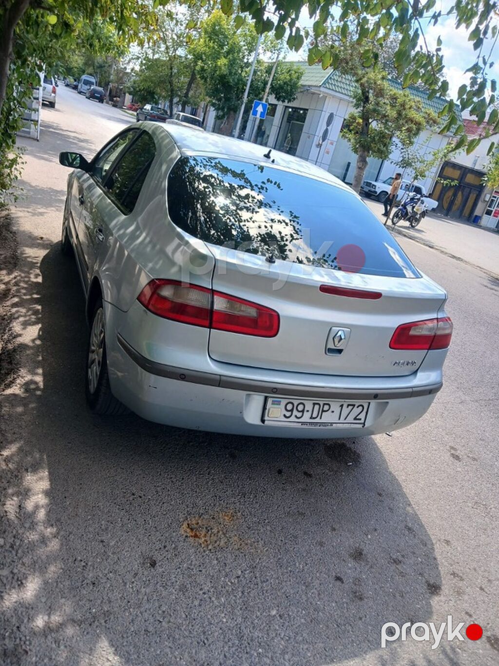 Renault Laguna – gümüşü rəng, sedan/gup (liftback) kuzov. Əsas — Avtomobillər, Zərdab (2)