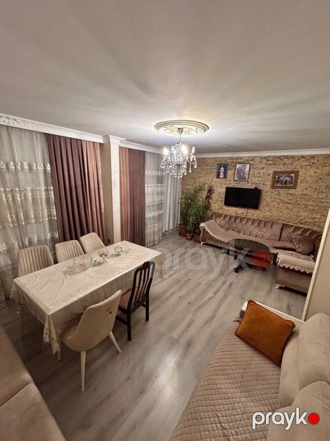 Satılır 5 otaqlı köhnə tikili 130 m² — Bakı
