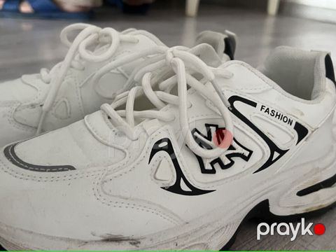 Ağ rəngli idman ayaqqabısı - Stil: “Dad sneaker”/chunky dizayn, yan — Digah