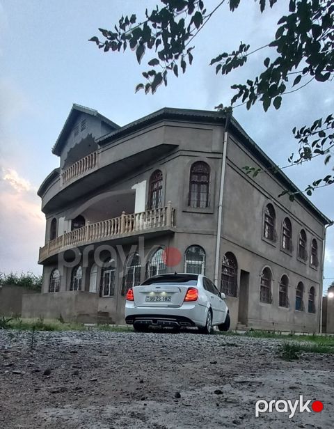 Satılır 10 otaqlı həyət evi/bağ evi 600 m² — Bakı