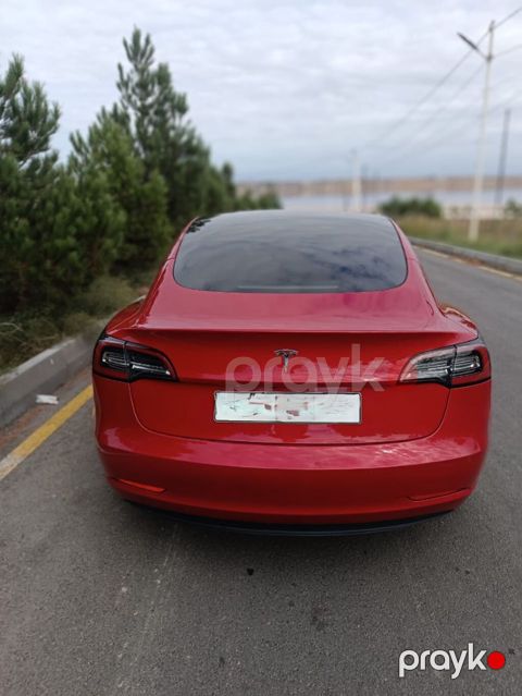 Tesla Model 3: 0.1 l 2022 il 145000 km Sedan — Bakı