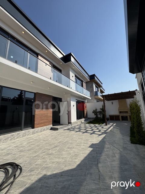 Satılır 5 otaqlı həyət evi/bağ evi 230 m² — Bakı