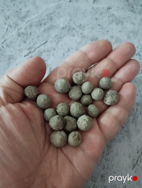 Akvaryum bitkiləri üçün qida dəsti Məhsul tərkibi: - Qida — Xırdalan