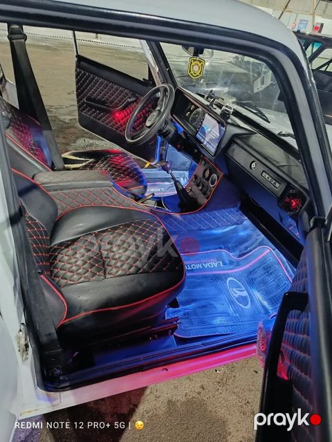 Lada 2107, ağ rəng, sedan. Xüsusiyyətlər və təchizat: - Salon: qara — Xırdalan