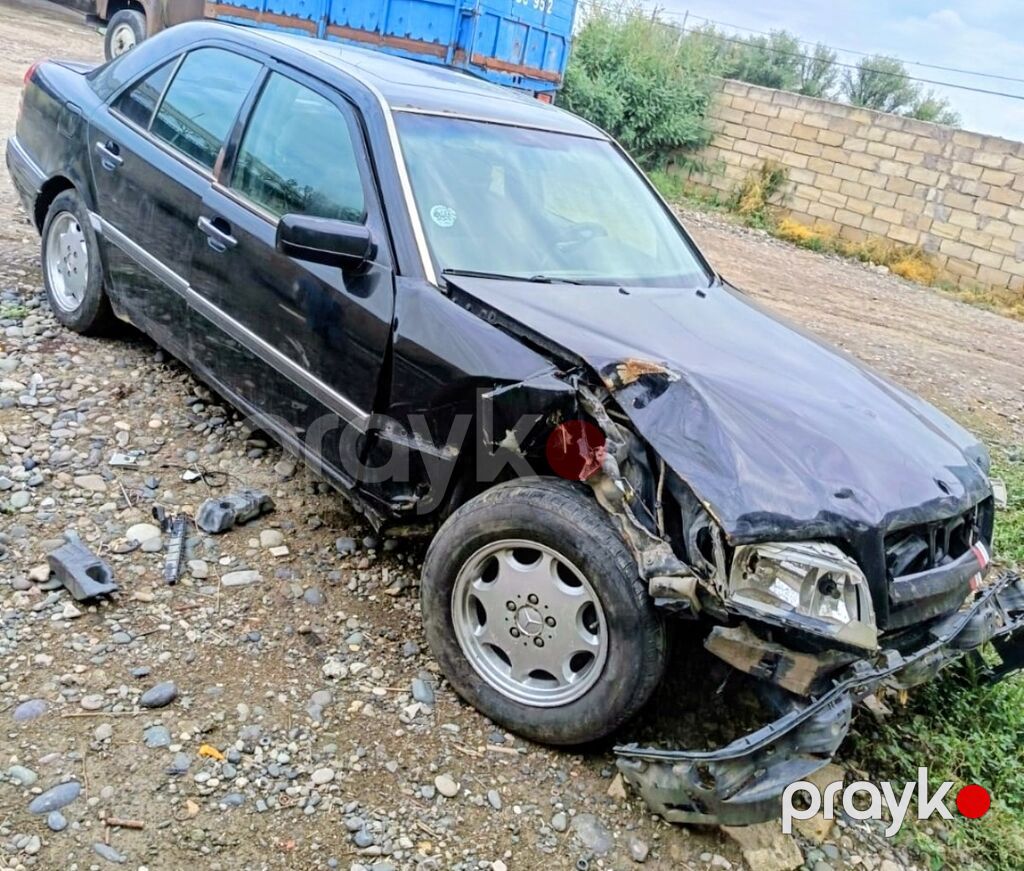 Mercedes-Benz C-Class: 2.2 l 1995 il Sedan — Avtomobillər, Saatlı (2)