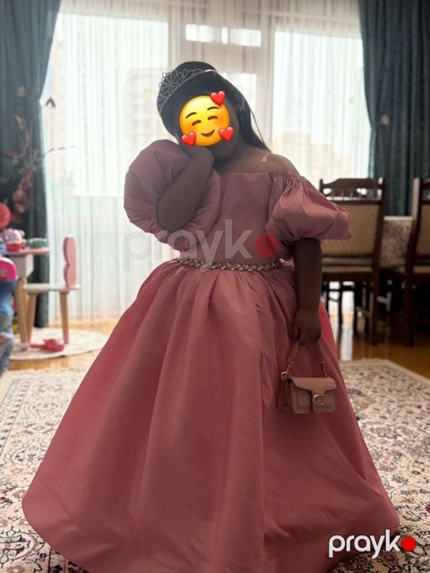 Satilir. Ozel tikilib. cemi birdefe fotosesiyaya geyinib yenidir. kim — Ağdaş