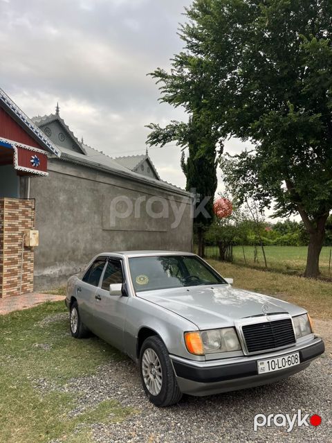 Mercedes-Benz 200E / W124 sedan AMG disklər ABS Lyuk Mərkəzi qapanma — Xırdalan