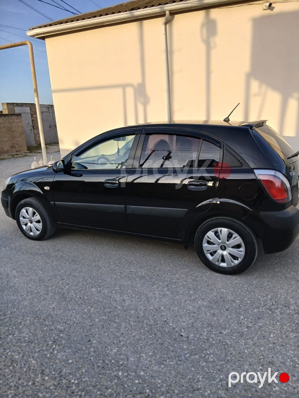Kia Rio CRDi, qara rəng, hetçbek .maşin arxa sağ qapıdan başqa — Avtomobillər, Bakı (3)