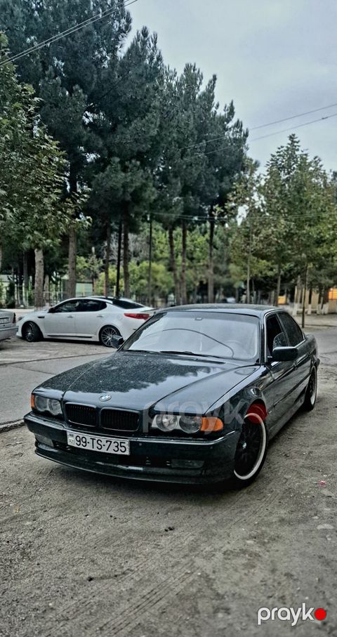 BMW 7 Series E38 sedan - Kuzov: qara rəng, klassik E38 dizaynı, ön və — Bakı