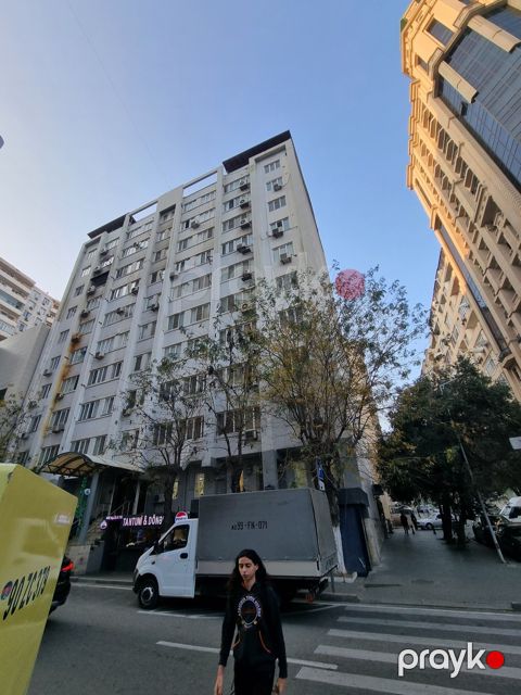 Satılır 4 otaqlı yeni tikili 190 m² — Bakı