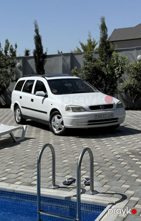 Opel Astra Caravan (ağ), universal kuzov - Geniş yük və sərnişin — Bakı