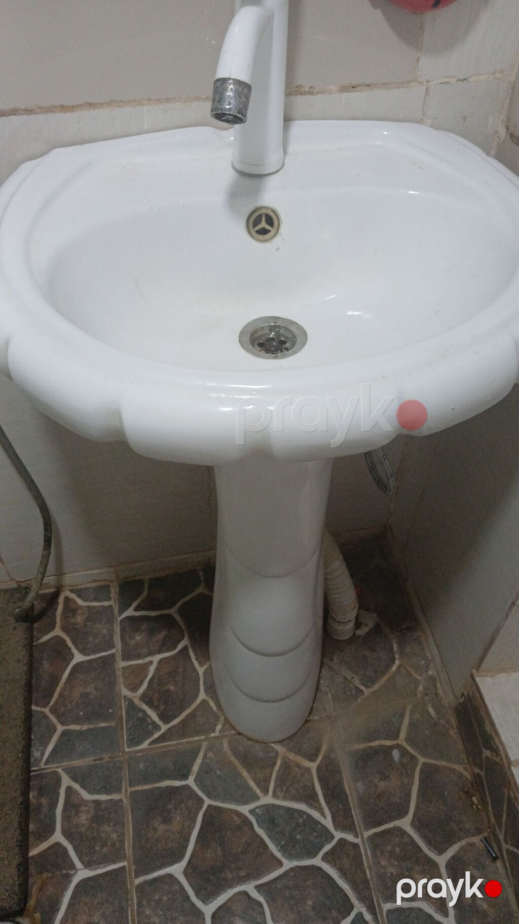 Ayaqüstü hamam əl-üz yumaq lavabosu və kran - Material: sanitar — Lavabolar, Bakı (2)