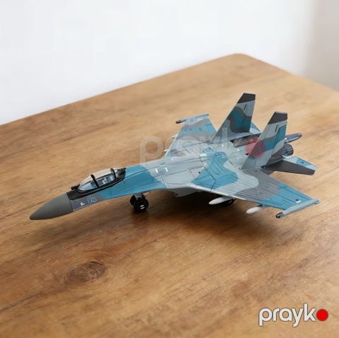 Su-35 qırıcı təyyarə modeli — Bakı