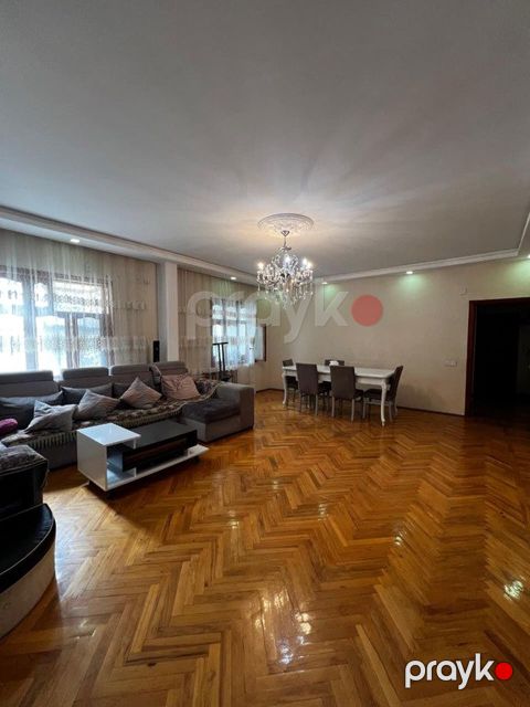 Satılır 5 otaqlı köhnə tikili 120 m² — Bakı