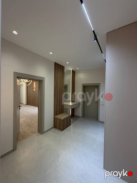Satılır 4 otaqlı yeni tikili 140 m²