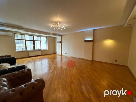 Satılır 4 otaqlı yeni tikili 230 m²